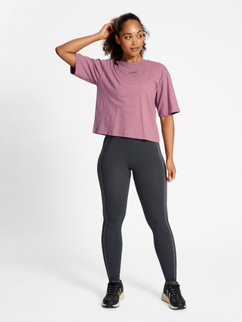 hmlLGC DANA SHORT BOXY T-SHIRT, NOSTALGIA ROSE MELANGE, model