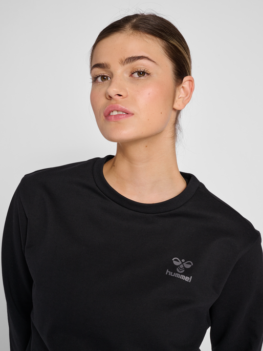 hmlOFFGRID COTTON SWEATSHIRT WO, JET BLACK/FORGED IRON, model