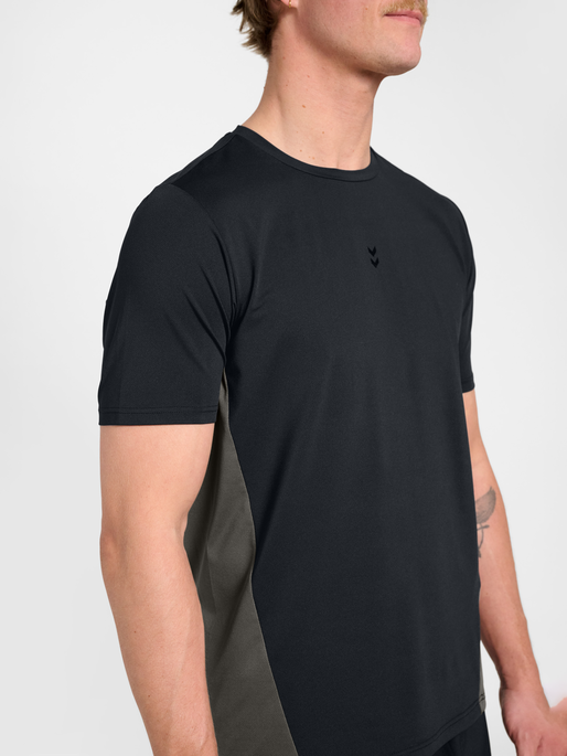 hmlPULSE TRAINING  2.0 T-SHIRT S/S, BLACK, model