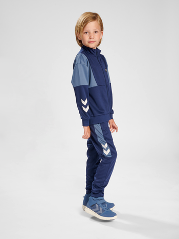 hmlMARTY PANTS, BLACK IRIS, model