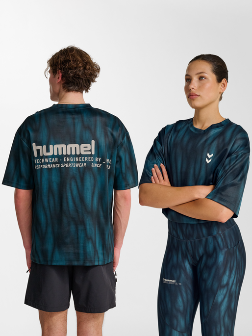hmlHIIT AOP LOOSE T-SHIRT S/S, STARGAZER, model
