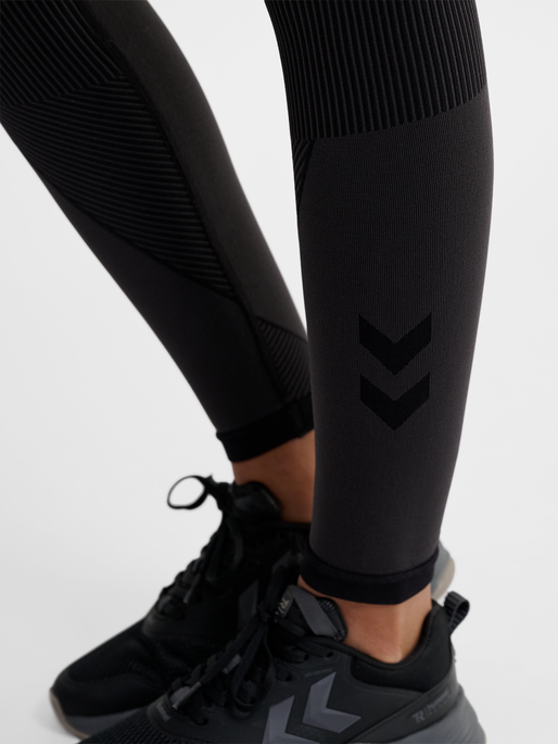 hmlUNITY SEAMLESS MID WAIST TIGHTS, BLACKENED PEARL, model