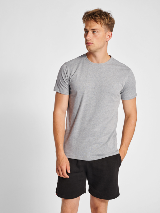 hmlRED HEAVY T-SHIRT S/S, GREY MELANGE, model