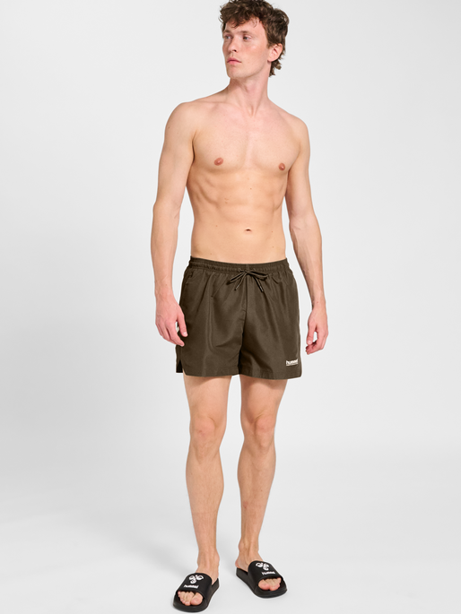 hmlPULSE SWIM SHORTS, MAJOR BROWN, model