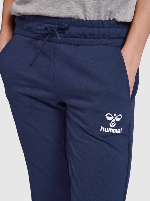 hmlNONI 2.0 REGULAR PANTS, PEACOAT, model