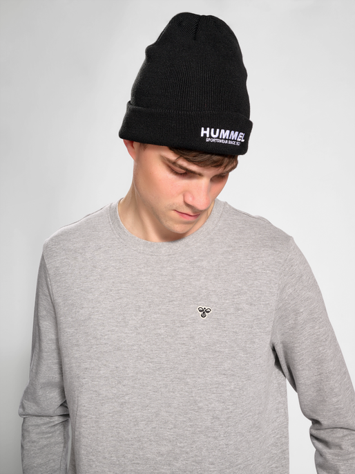 hmlIC FRED SWEATSHIRT, GREY MELANGE, model