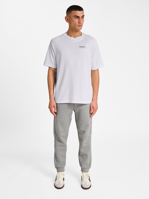 hmlTECH LOOSE T-SHIRT, WHITE hmlTECH LOOSE T-SHIRT, WHITE, model