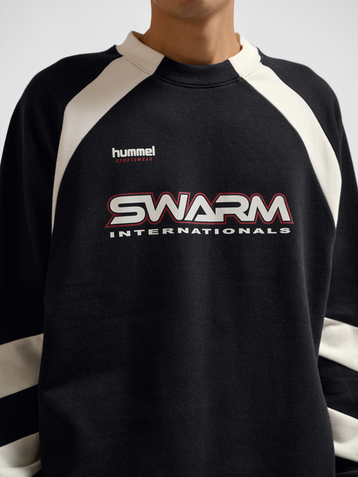 hmlOVERSIZED CREW SPORTSWEAR SWARM, BLACK, model