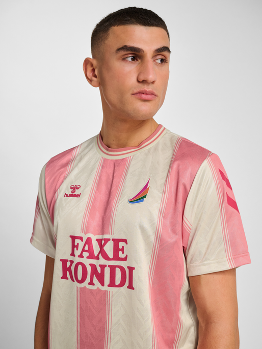 FAXE KONDI PINK JERSEY S/S, CREAM PINK FAXE KONDI PINK JERSEY S/S, CREAM PINK, model