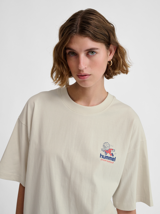 hmlLOOSE T-SHIRT S/S HEADBALL, TOFU, model
