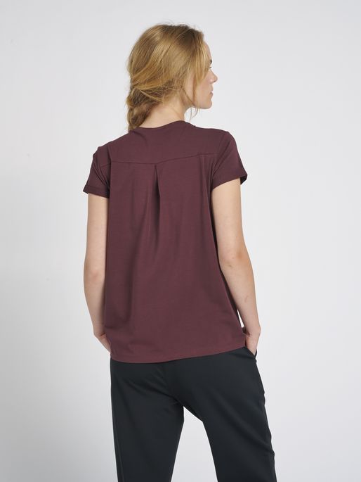 HMLISOBELLA T-SHIRT S/S, 8016, model