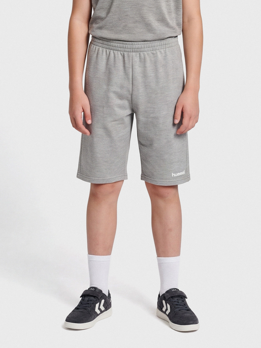 hmlGO KIDS COTTON BERMUDA SHORTS, GREY MELANGE, model