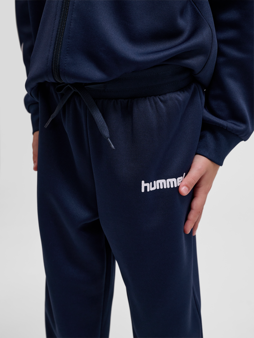 hmlTUKAS TRACKSUIT, BLACK IRIS, model
