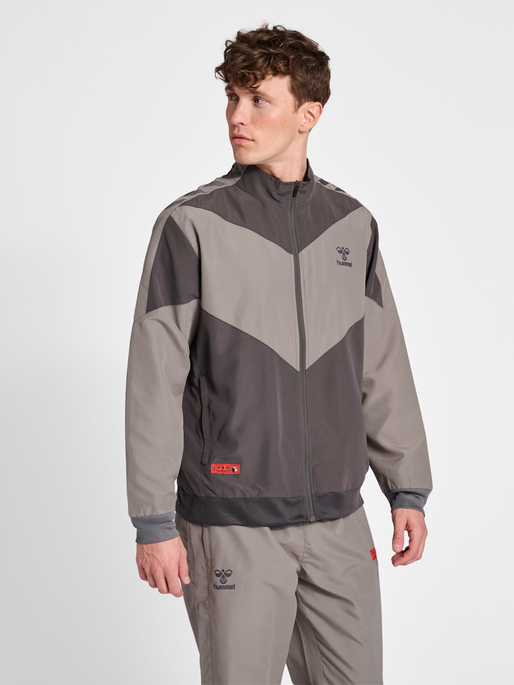 hmlPRO GRID WALK OUT JACKET, FORGED IRON, model