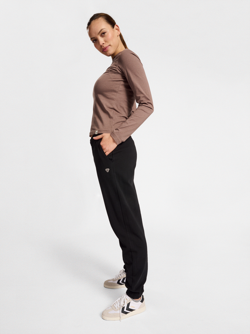 hmlIC BEA REGULAR PANTS, 2001, model