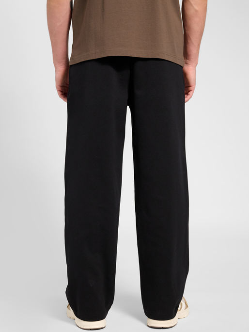 hmlDEFENDER PANTS, BLACK, model