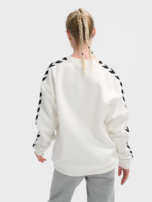 hmlARCHIVE LOOSE FIT SWEATSHIRT, BLANC DE BLANC, model