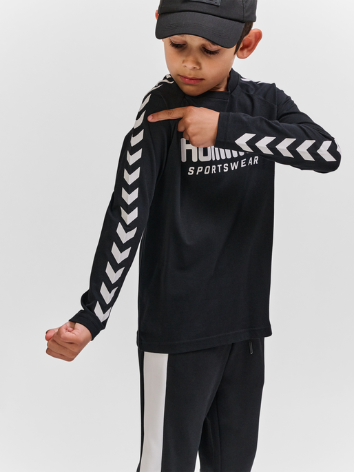 hmlREADY T-SHIRT L/S, BLACK, model