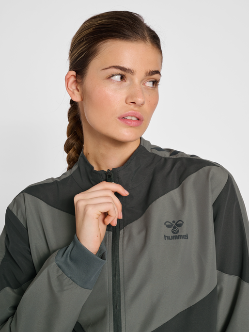 hmlPRO GRID WALK OUT JACKET WO, 2166, model