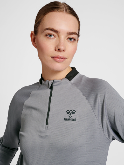 hmlGG12 ACTION HALF ZIP SWEAT WOMAN, ALLOY, model