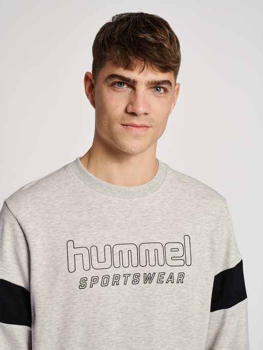 hmlLGC BRYCE SWEATSHIRT, TOFU MELANGE, model