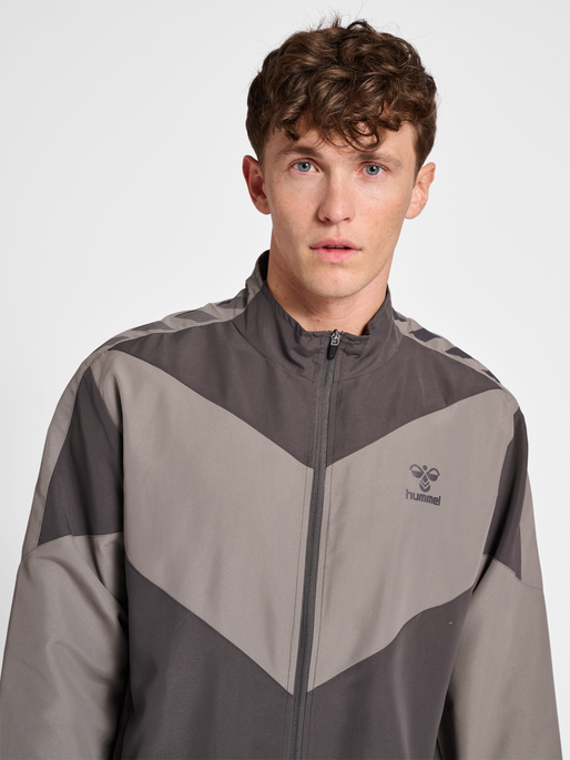 hmlPRO GRID WALK OUT JACKET, FORGED IRON, model