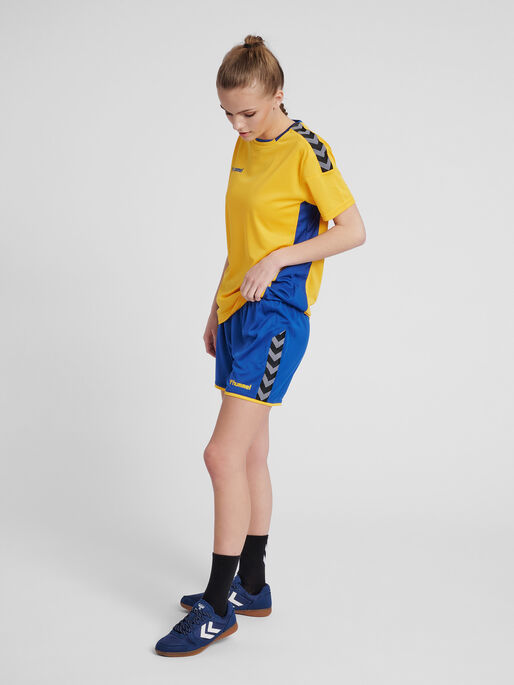 hmlAUTHENTIC POLY SHORTS WOMAN, TRUE BLUE, model