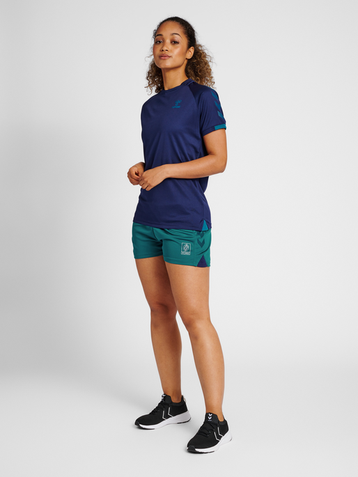 hmlGG12 ACTION SHORTS WOMAN, 7161, model