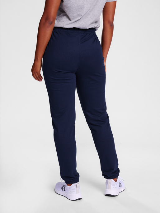 hmlGO 2.0 SWEATPANTS WOMAN, MARINE, model