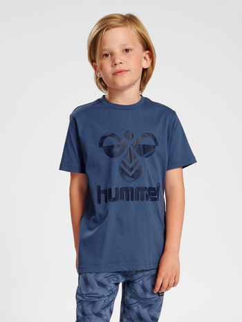 hmlSOFUS T-SHIRT S/S, BERING SEA, model