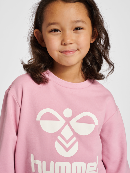 hmlDOS SWEATSHIRT, ZEPHYR, model