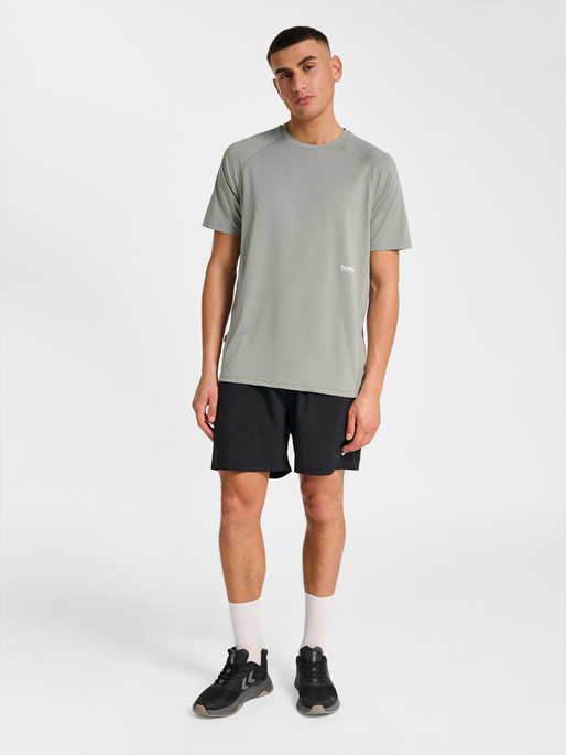 hmlPULSE WORKOUT T-SHIRT S/S, BELGIAN BLOCK hmlPULSE WORKOUT T-SHIRT S/S, BELGIAN BLOCK, model