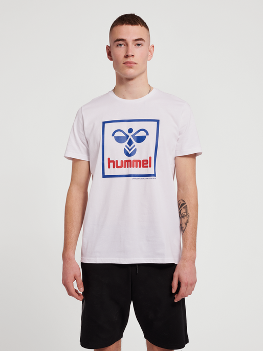 hmlISAM 2.0 T-SHIRT, WHITE, model