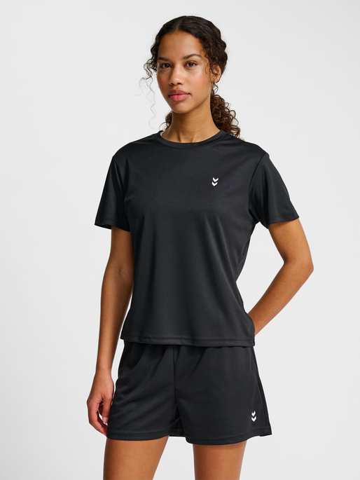hmlPULSE TRAINING W T-SHIRT S/S, BLACK, model