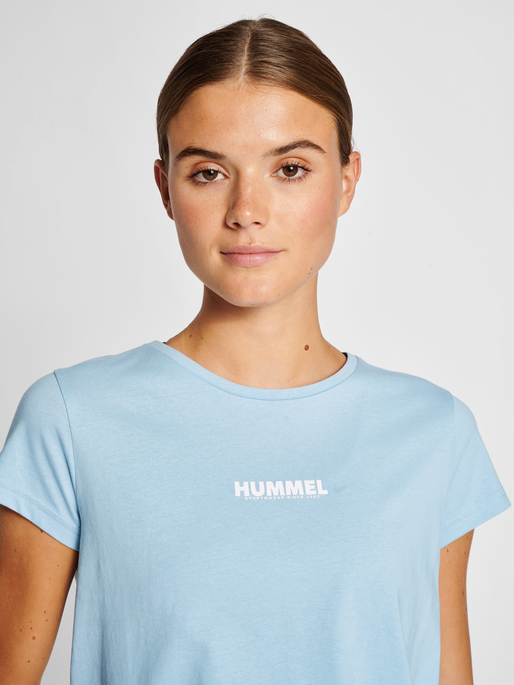 hmlLEGACY WOMAN T-SHIRT, CELESTIAL BLUE, model