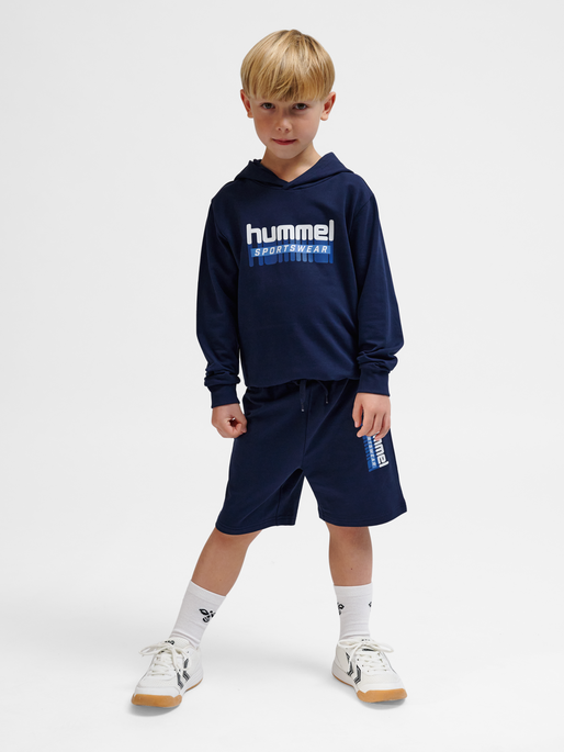 hmlTUKAS SHORTS, BLACK IRIS, model