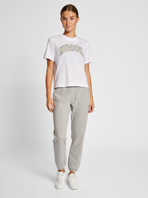 hmlIC GILL LOOSE T-SHIRT, WHITE, model