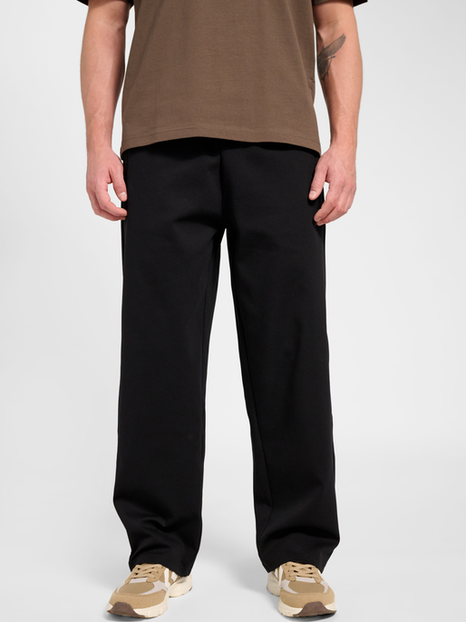 hmlDEFENDER PANTS, BLACK, model