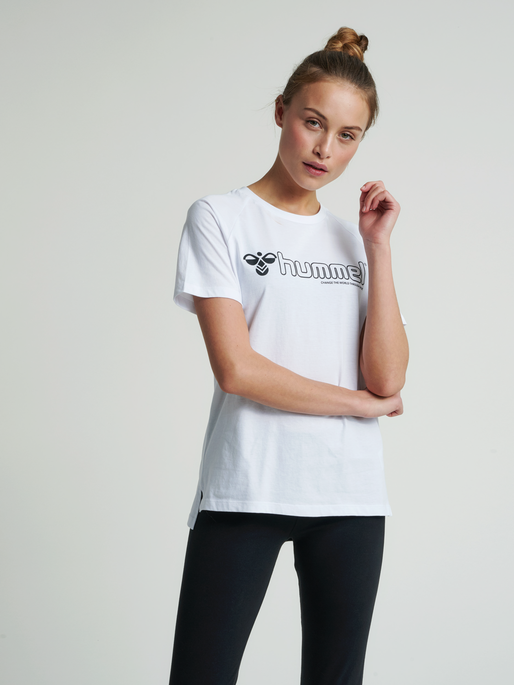 hmlZENIA T-SHIRT S/S, WHITE, model