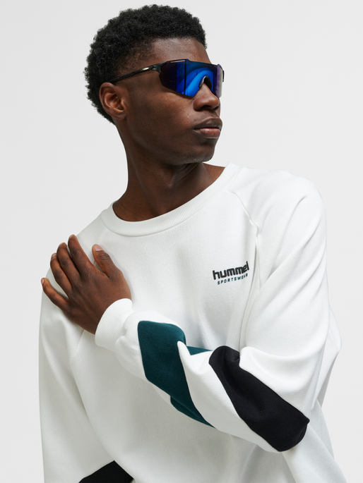 hmlOVERSIZED CREW SPORTSWEAR, BLANC DE BLANC, model