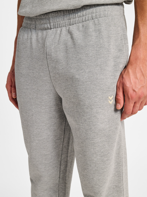 hmlPULSE SWEAT PANTS, GREY MELANGE hmlPULSE SWEAT PANTS, GREY MELANGE, model