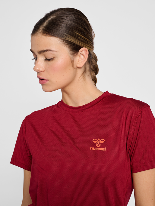 hmlONGRID POLY TEE S/S WO, 3135, model