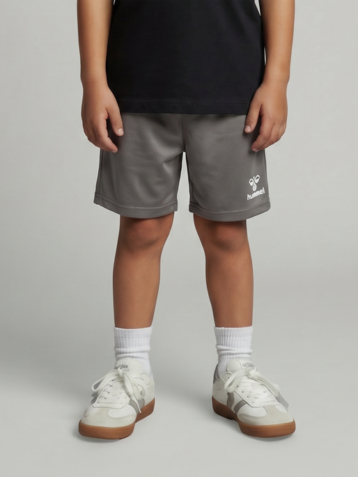 hmlESSENTIAL SHORTS KIDS, STEEL GRAY, model