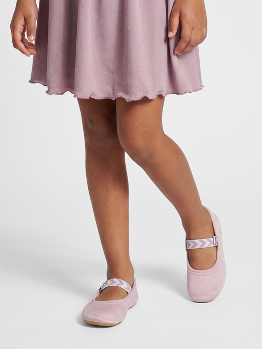 HUMMEL GYM SHOE, PINK NECTAR, model