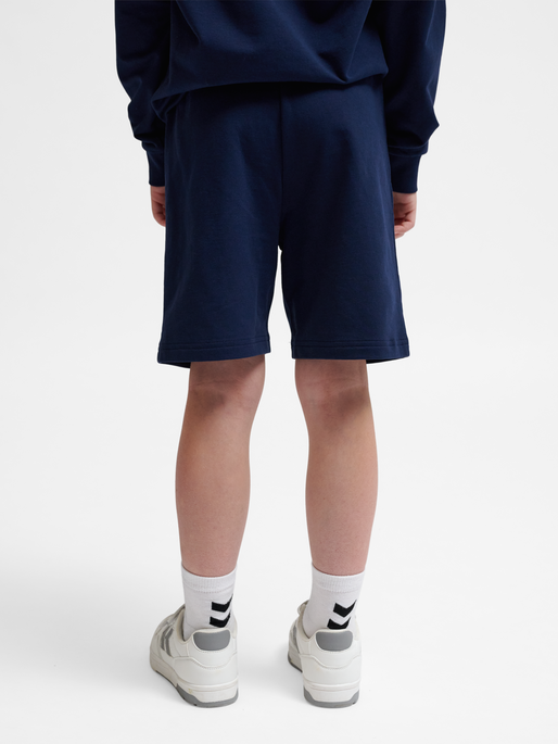 hmlTUKAS SHORTS, BLACK IRIS, model