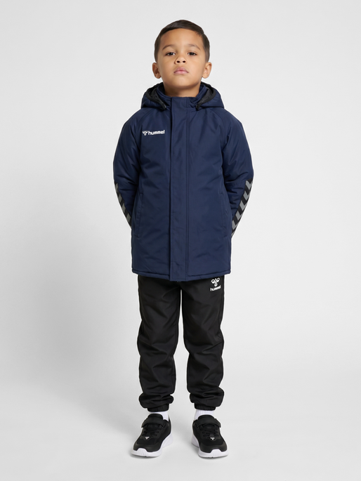 hmlAUTHENTIC KIDS BENCH JACKET, MARINE, model