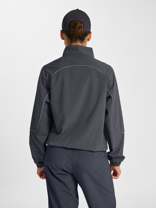 hmlPULSE WOVEN W HALF ZIP, EBONY, model