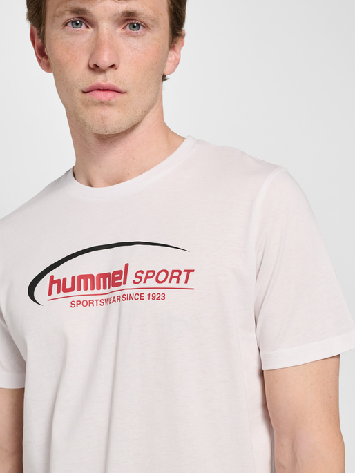 hmlPULSE GRAPHIC T-SHIRT S/S, WHITE/RED, model