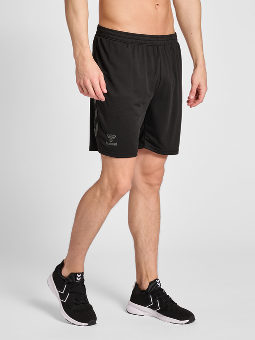 hmlONGRID POLY SHORTS, JET BLACK/FORGED IRON, model