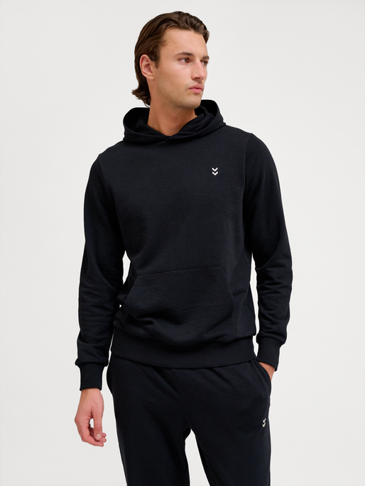 hmlPULSE SWEAT HOODIE, BLACK, model